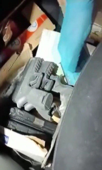 Oto Yıkamacıdan Cephanelik Çıktı