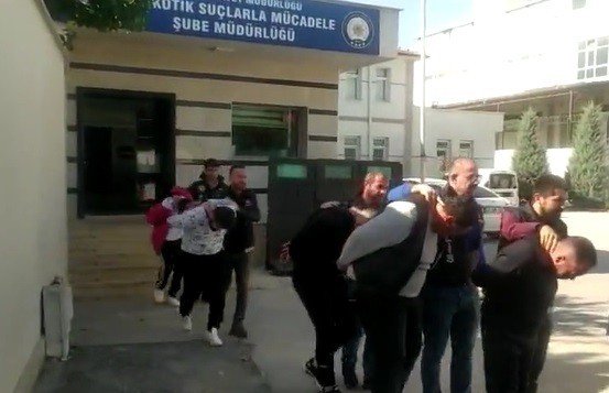 Tavuğun Altından Yumurta Değil, Uyuşturucu Çıktı