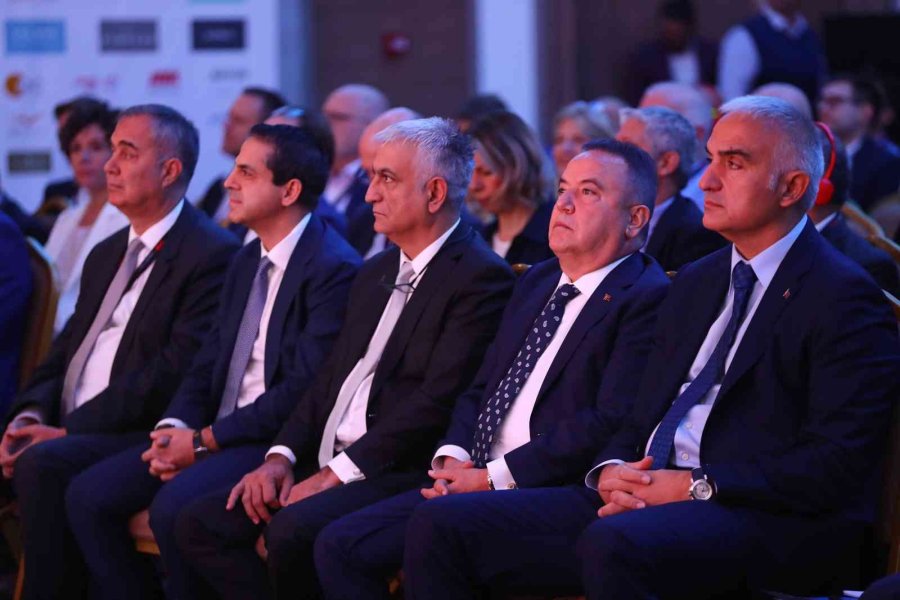 Bakan Ersoy, Türkiye’ye En Çok Ziyaretçi Gönderen Ülkeyi Açıkladı