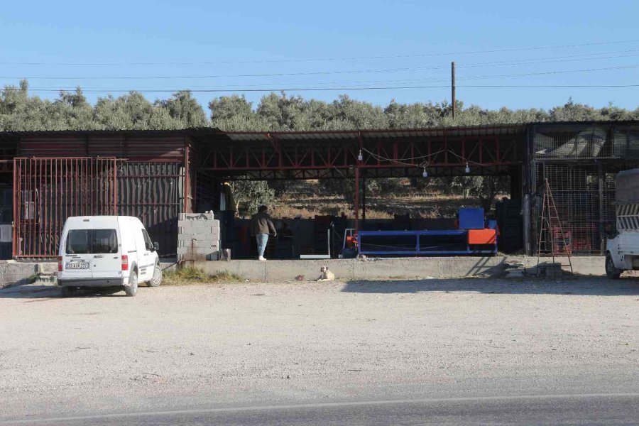 Hırsız Çaldığı Paranın 50 Bin Tl’sini Geri Getirdi, Bir De Not Bıraktı