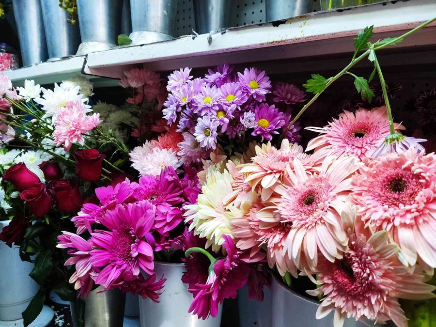 Öğretmenler Günü’nün Hafta İçi Kutlanacak Olması Çiçekçilere Yaradı