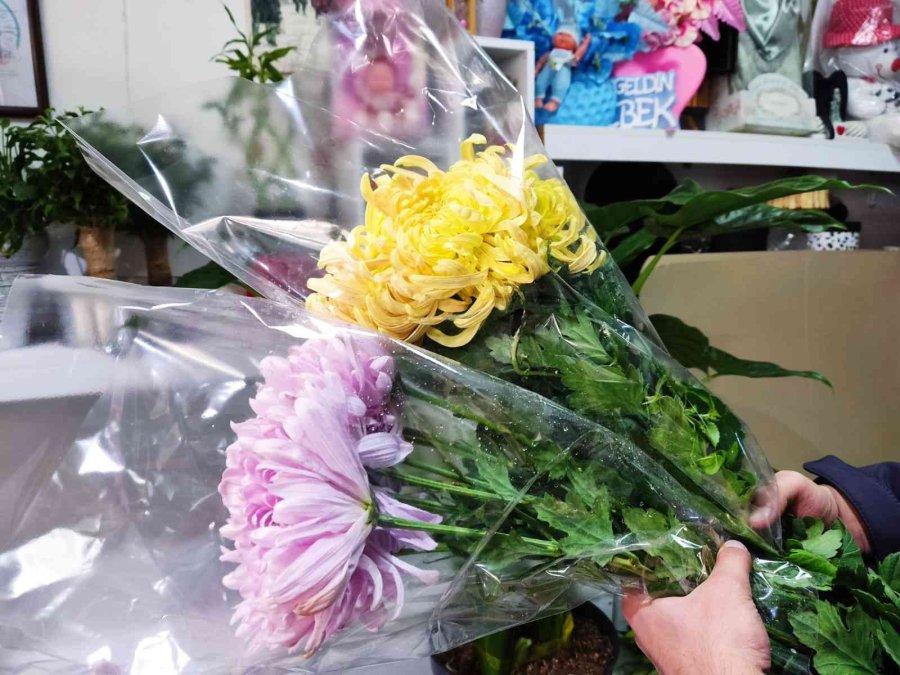 Öğretmenler Günü’nün Hafta İçi Kutlanacak Olması Çiçekçilere Yaradı