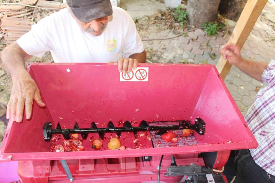 Büyükşehir Makine Hibeleriyle Vatandaşın İşini Kolaylaştırıyor