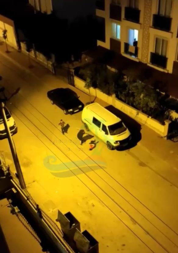 Antalya’da Vicdanları Sızlatan Olay: Küçük Çocuğu Sopayla Sokak Ortasında Dövdü