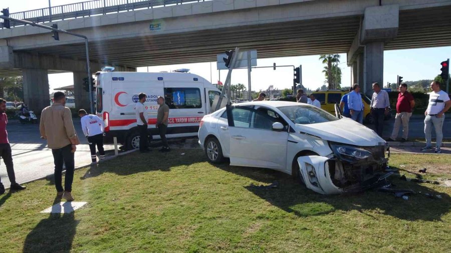 Hasta Almaya Giden Ambulans Otomobille Çarpıştı: 2 Yaralı