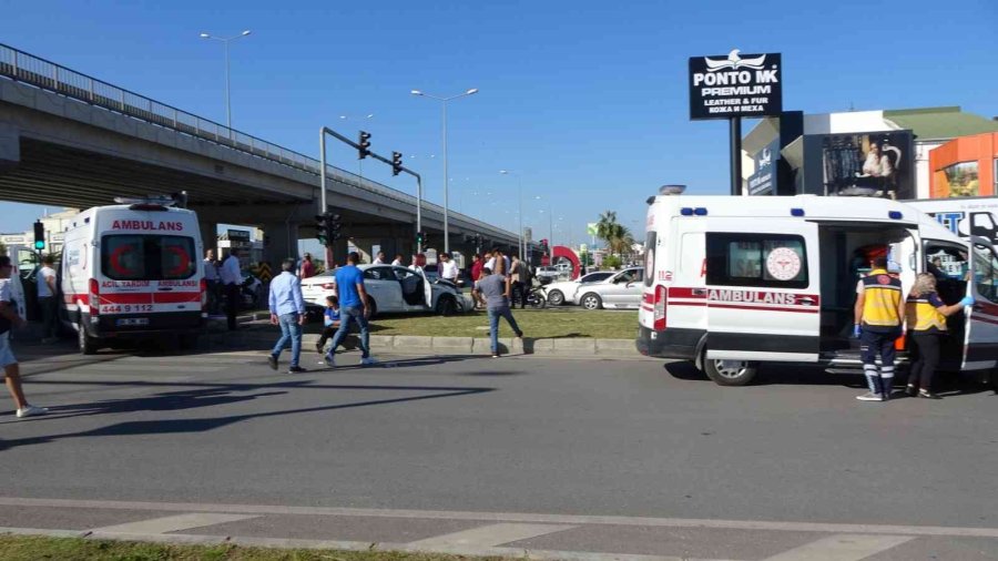 Hasta Almaya Giden Ambulans Otomobille Çarpıştı: 2 Yaralı