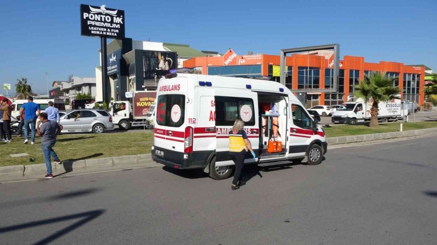 Hasta Almaya Giden Ambulans Otomobille Çarpıştı: 2 Yaralı