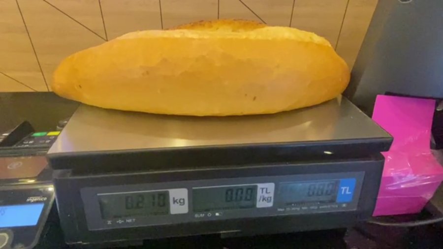 Antalya’da Ucuz Ekmek Kuyruğu