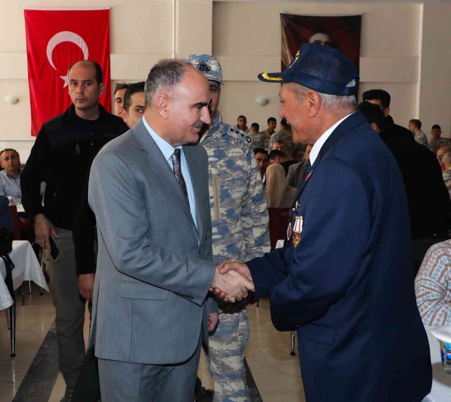 Vali Özkan Şehit Ve Gazi Aileleri İle Bir Araya Geldi