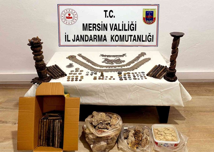 Mersinde "balina Kusmuğu" İle Tarihi Eserler Ele Geçirildi