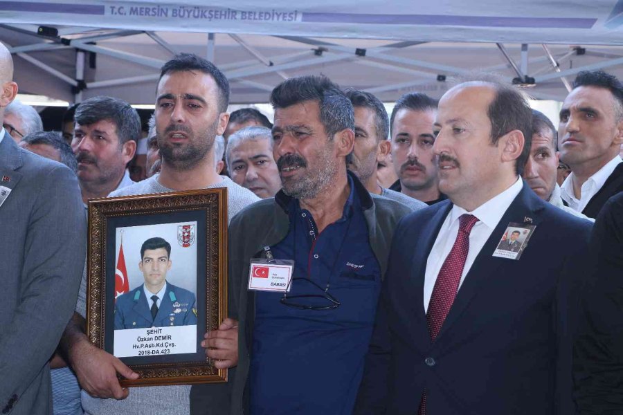 Şehit Annesi Oğlunu Asker Selamı İle Uğurladı