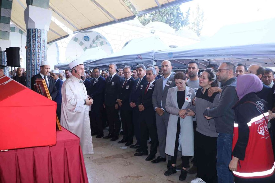 Şehit Annesi Oğlunu Asker Selamı İle Uğurladı
