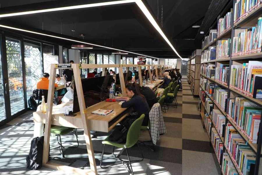 ‘uyumayan Kütüphane’ 2 Yaşında