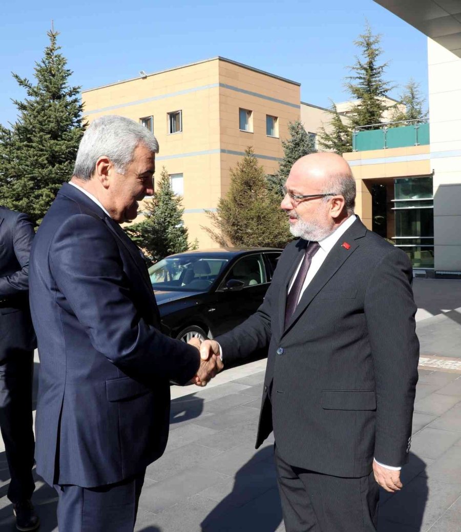 Diaspora Bakan Yardımcısı’ndan Rektör Karamustafa’ya Ziyaret