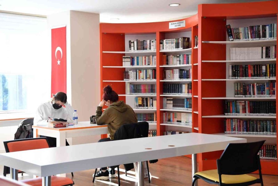 Konyaaltı Kütüphanesi Cumartesi De Açık