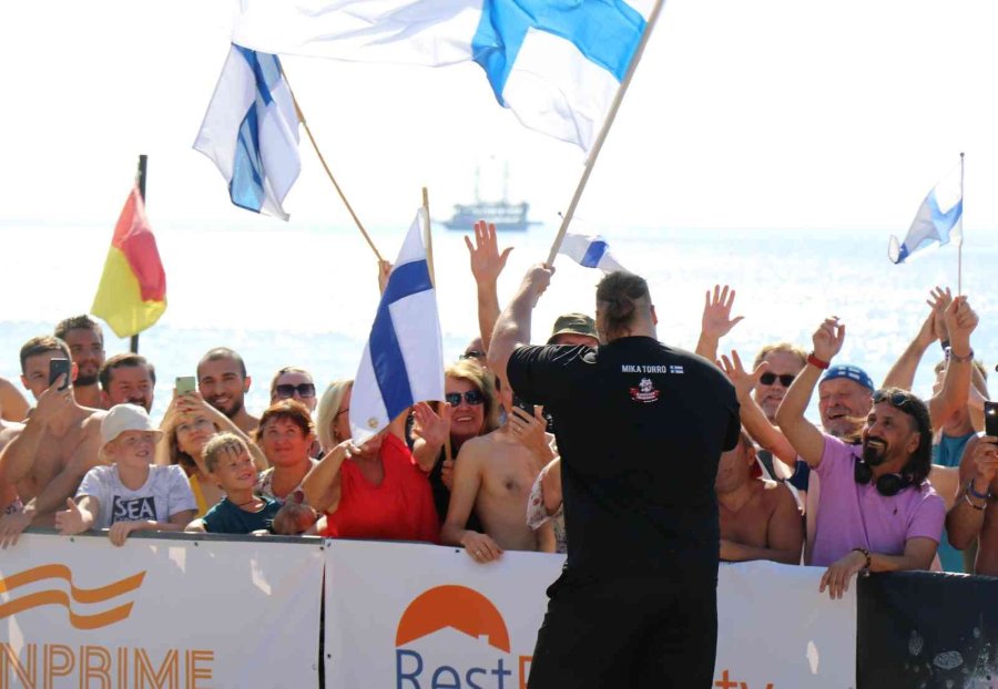 Dünyanın En Güçlü Adamlarının 130 Kiloluk Mermer Blok Kaldırma Yarışı Nefes Kesti