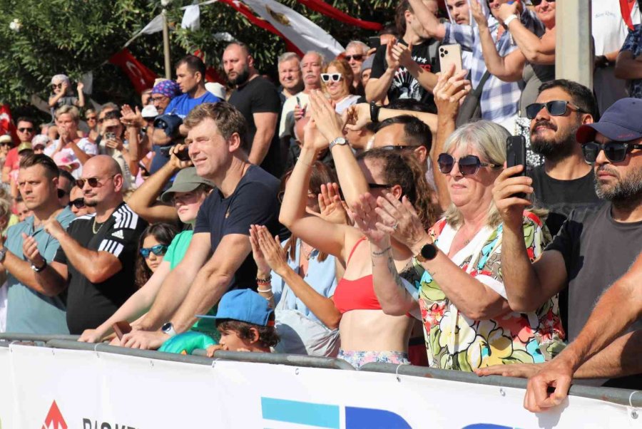 Dünyanın En Güçlü Adamlarının 130 Kiloluk Mermer Blok Kaldırma Yarışı Nefes Kesti