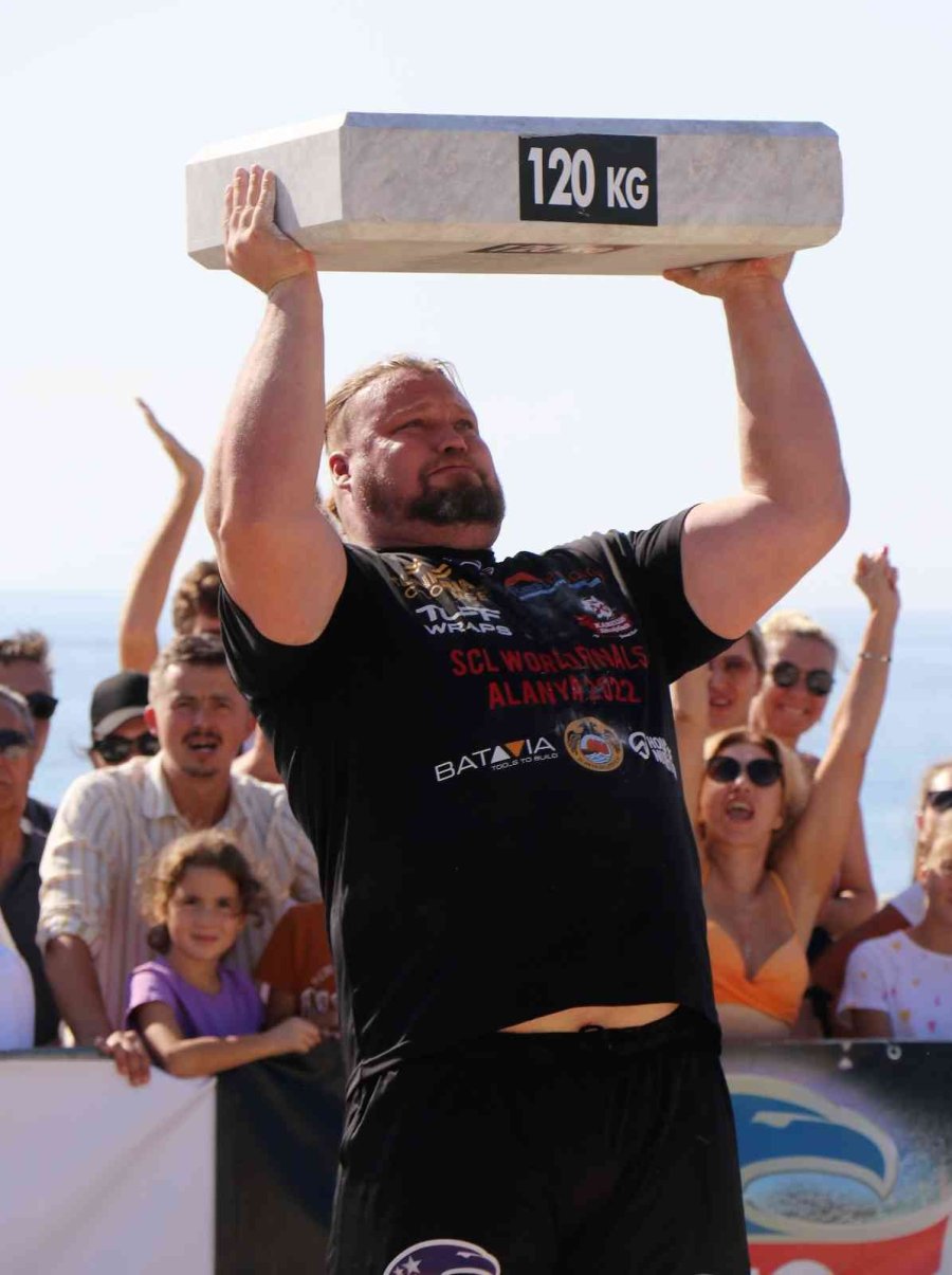 Dünyanın En Güçlü Adamlarının 130 Kiloluk Mermer Blok Kaldırma Yarışı Nefes Kesti