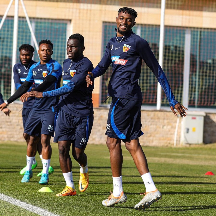 Kayserispor 22 Futbolcuyla Gaziantep’e Gitti