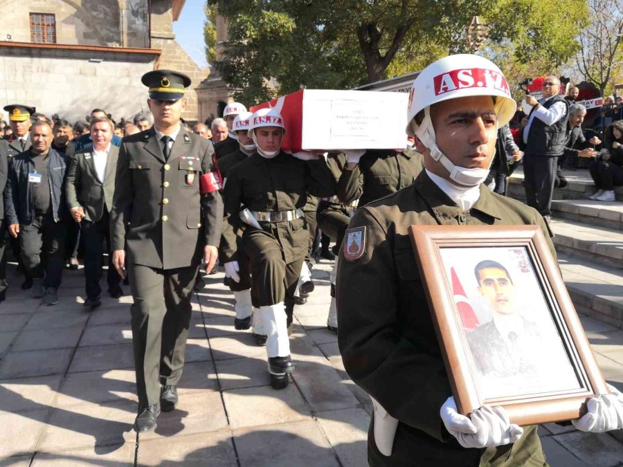 Pençe-kilit Şehidi Akçağlayan Dualarla Son Yolculuğuna Uğurlandı