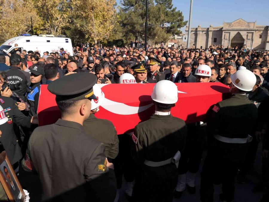 Pençe-kilit Şehidi Akçağlayan Dualarla Son Yolculuğuna Uğurlandı