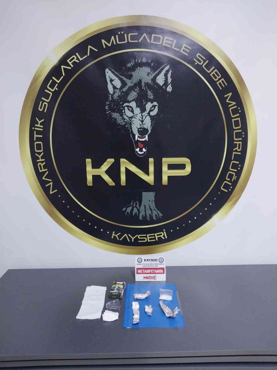 Polis Uyuşturucu Tacirini Nefes Kesen Kovalamaca Sonucu Yakaladı