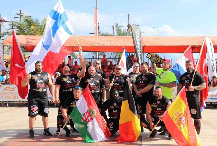 Dünyanın En Güçlü Adamlarının Tonlarca Ağırlıktaki Tır Çekme Yarışı Nefesleri Kesti