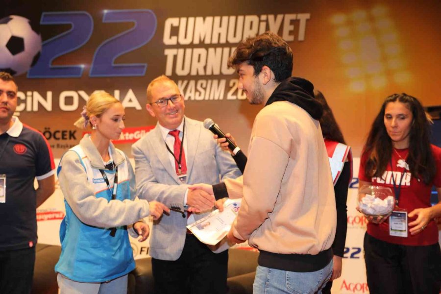 Gençler Cumhuriyet İçin Oynadı