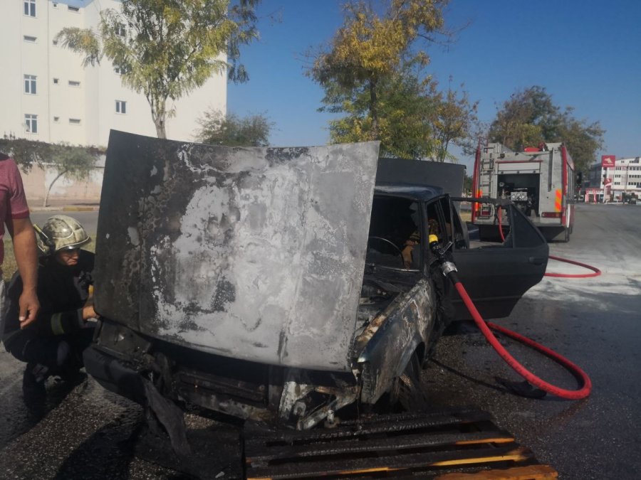 Yeni Sahibine Götürdüğü Otomobil Seyir Halindeyken Alev Topuna Döndü