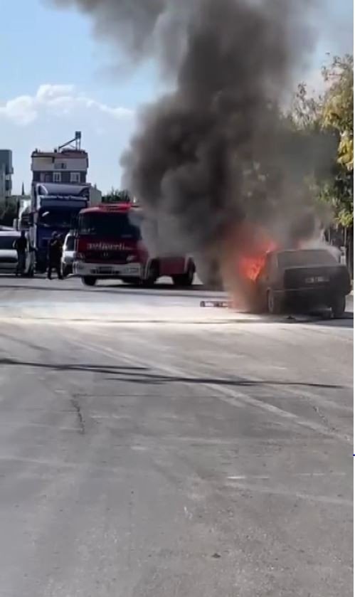 Yeni Sahibine Götürdüğü Otomobil Seyir Halindeyken Alev Topuna Döndü