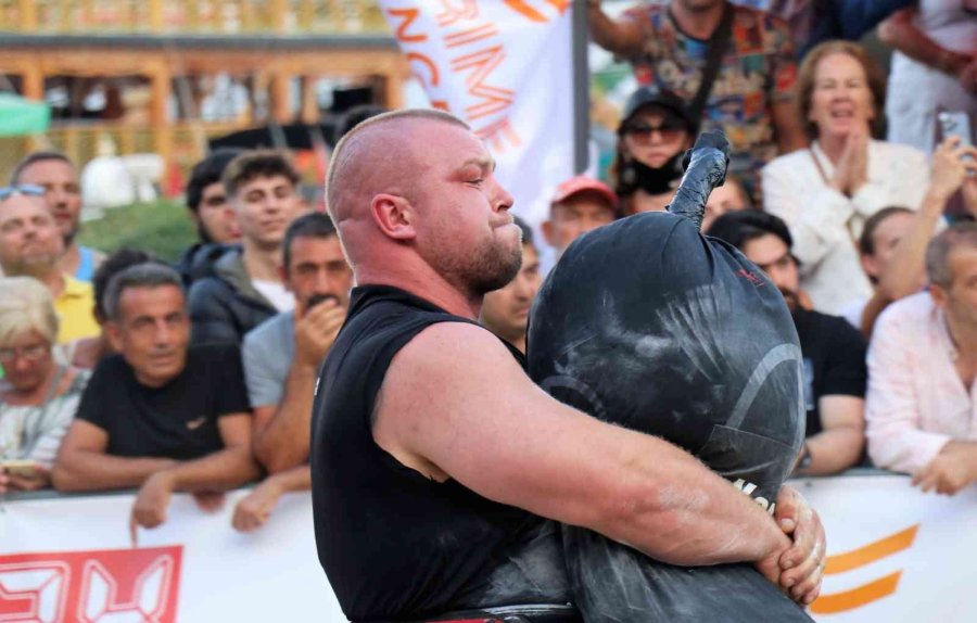 Dünyanın En Güçlü Adamı Aivars Smaukstelis Oldu