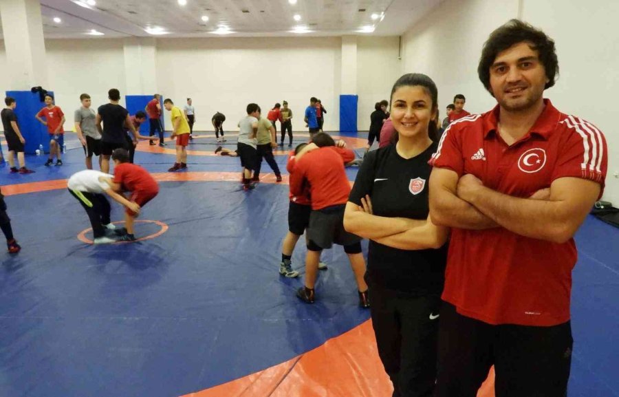 Kepez’in Güreşçileri Şampiyonaya Hazırlanıyor