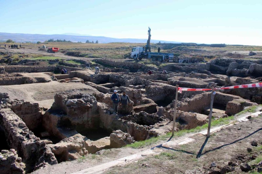 Anadolu İnsanı 4 Bin Yıl Önce Tahıllarını Dev Küplerde Saklamış