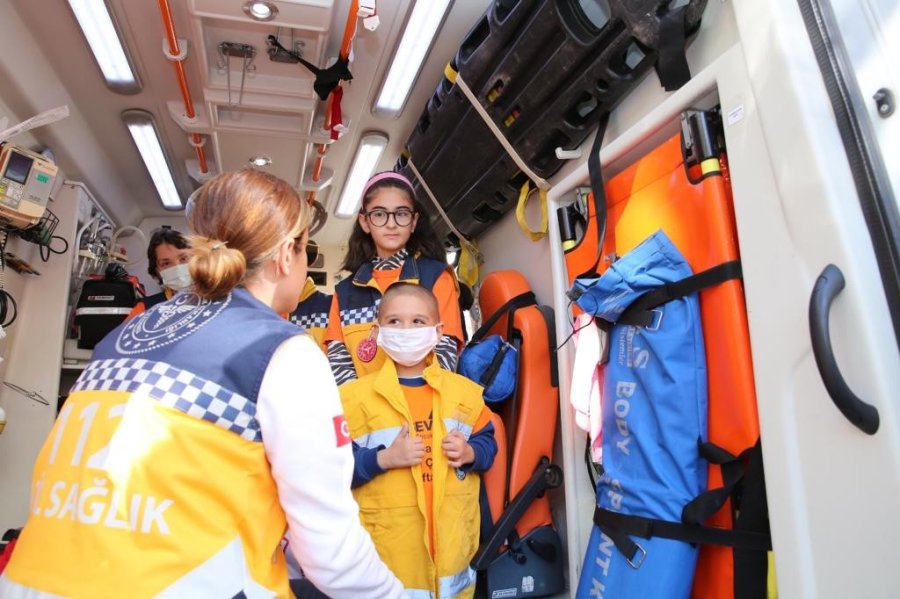 Ambulans Sirenleri Lösemili Çocuklar İçin Çaldı