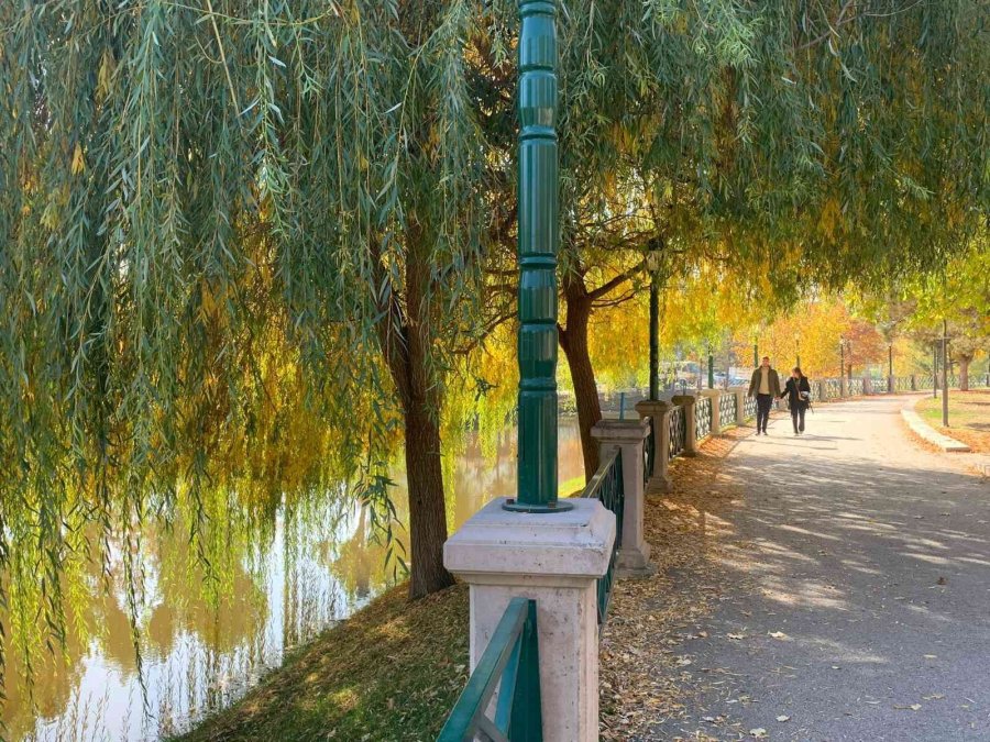 Kanlıkavak Parkı Sonbaharda Görenleri Hayran Bırakıyor