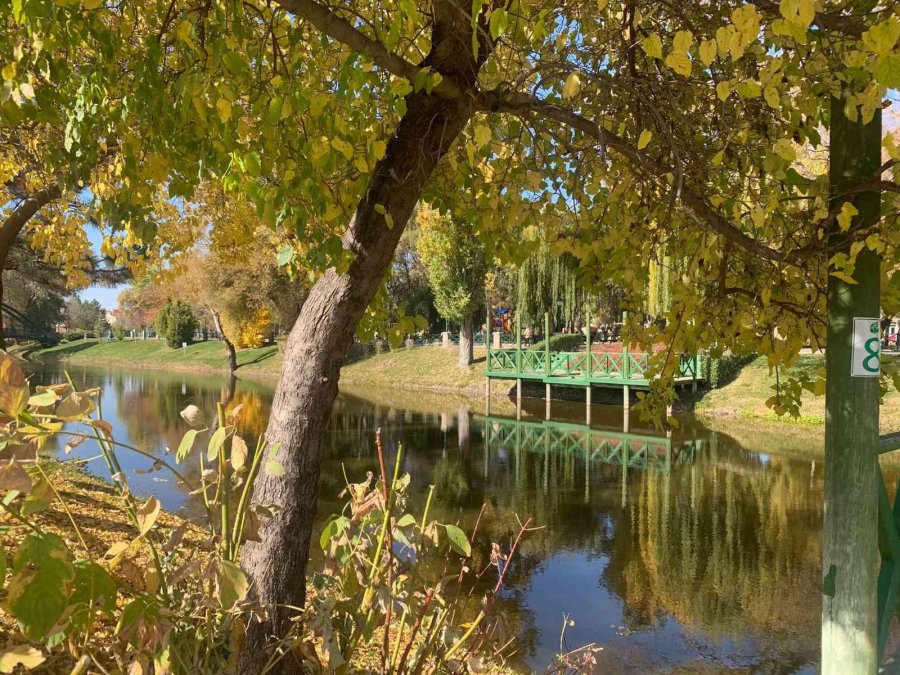 Kanlıkavak Parkı Sonbaharda Görenleri Hayran Bırakıyor