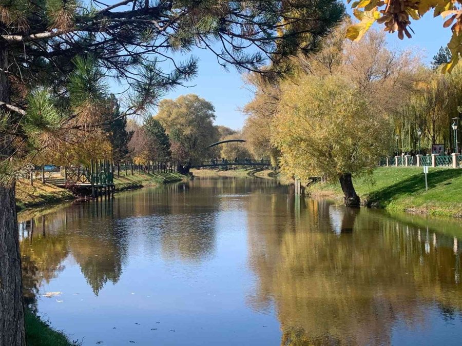 Kanlıkavak Parkı Sonbaharda Görenleri Hayran Bırakıyor