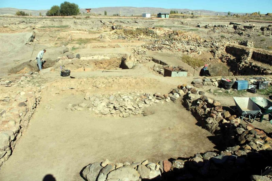 Anadolu İnsanı 4 Bin Yıl Önce Tahıllarını Dev Küplerde Saklamış