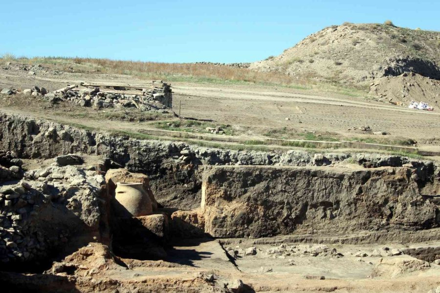 Anadolu İnsanı 4 Bin Yıl Önce Tahıllarını Dev Küplerde Saklamış