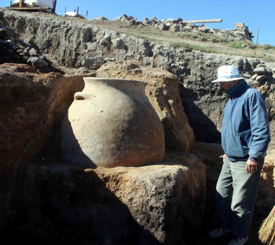 Anadolu İnsanı 4 Bin Yıl Önce Tahıllarını Dev Küplerde Saklamış