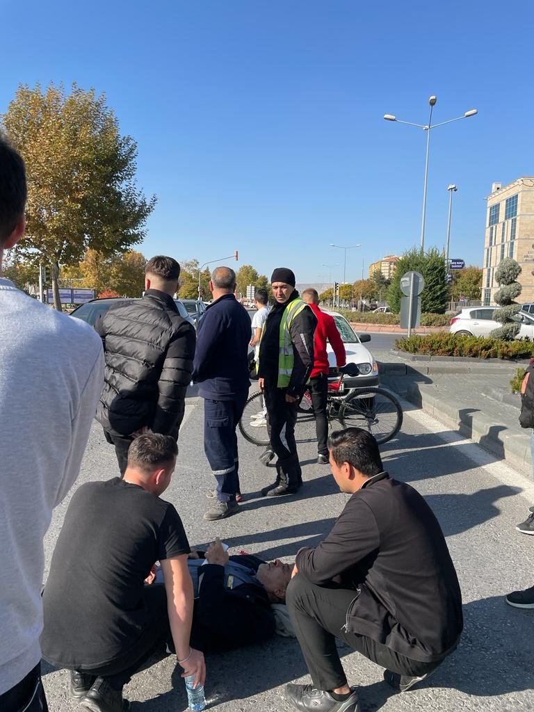 Otomobilin Çarptığı Bisikletli Yaralandı