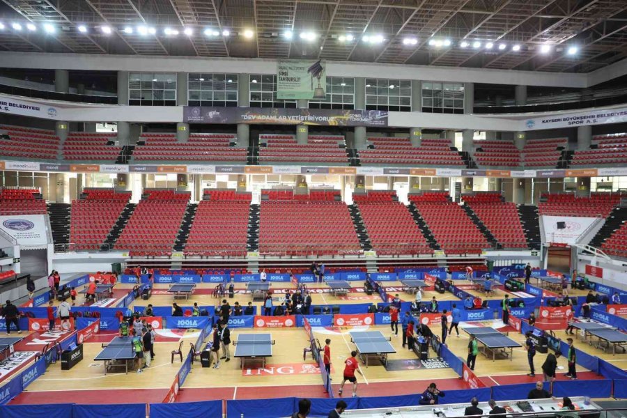 Başkan Çolakbayrakdar, Türkiye’nin Dört Bir Yanından Gelen Sporcuları Ziyaret Etti