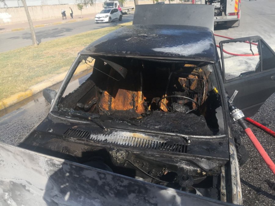 Yeni Sahibine Götürdüğü Otomobil Seyir Halindeyken Alev Topuna Döndü