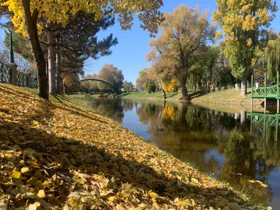Kanlıkavak Parkı Sonbaharda Görenleri Hayran Bırakıyor