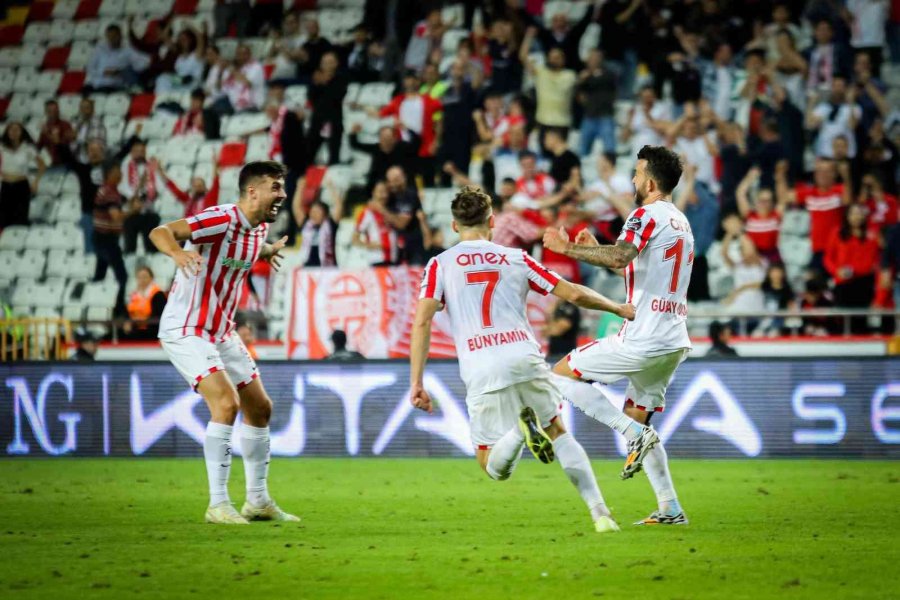 Spor Toto Süper Lig: Antalyaspor: 4 - Fatih Karagümrük: 2 (maç Sonucu)