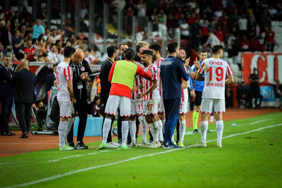 Spor Toto Süper Lig: Antalyaspor: 4 - Fatih Karagümrük: 2 (maç Sonucu)