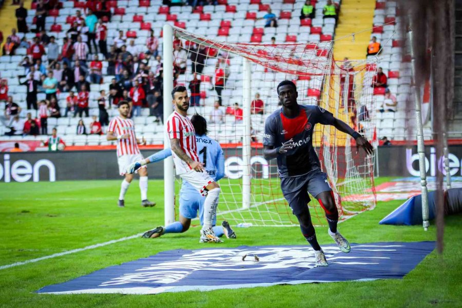 Spor Toto Süper Lig: Antalyaspor: 3 - Fatih Karagümrük: 2 (ilk Yarı)