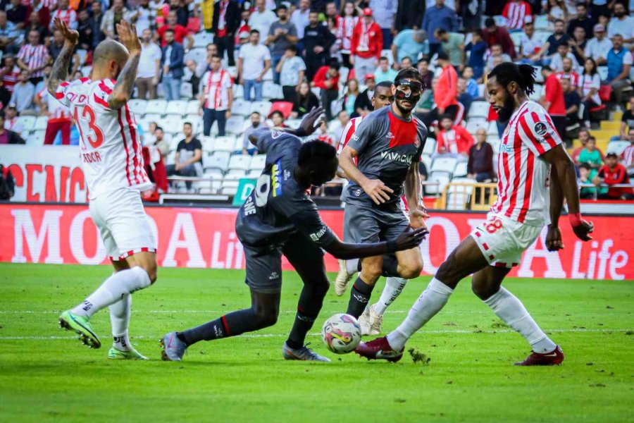 Spor Toto Süper Lig: Antalyaspor: 3 - Fatih Karagümrük: 2 (ilk Yarı)