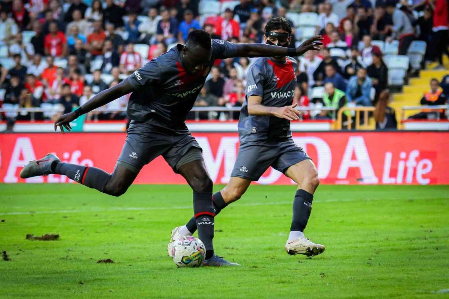 Spor Toto Süper Lig: Antalyaspor: 3 - Fatih Karagümrük: 2 (ilk Yarı)