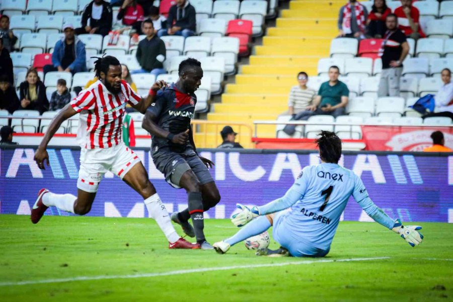 Spor Toto Süper Lig: Antalyaspor: 3 - Fatih Karagümrük: 2 (ilk Yarı)